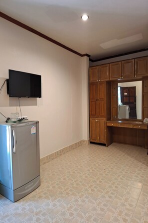 Deluxe Double Room | Desk, blackout drapes, free WiFi, bed sheets
