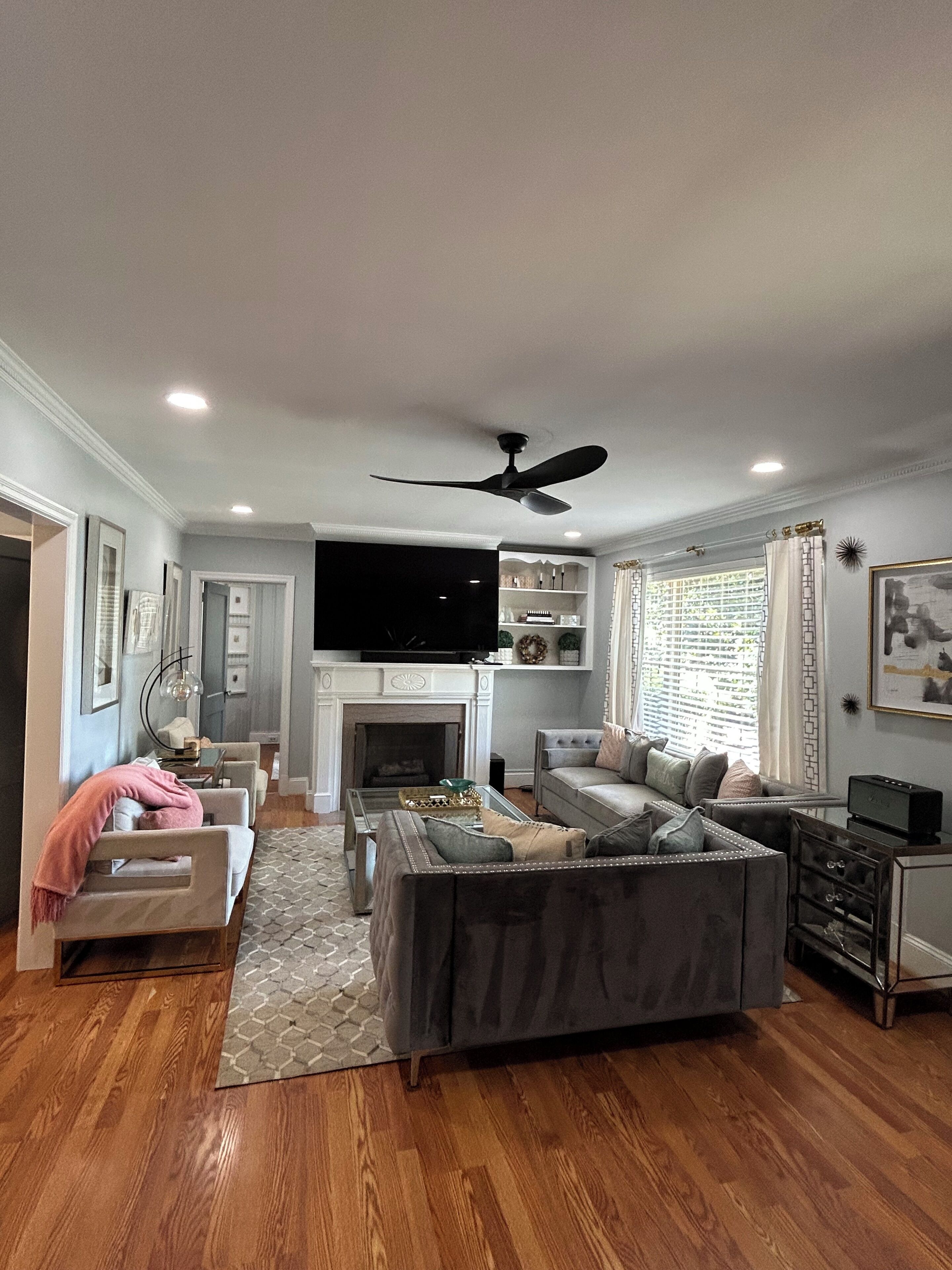 Televisión y chimenea 