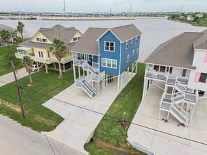 Exterior - Escape to this serene 3-bedroom bayfront retreat in Seabrook Shores. Featuring stunning water views, a spacious deck for sunsets, and cozy coastal interiors, this hideaway is perfect for family getaways or a peaceful escape by the bay (Seabrook)