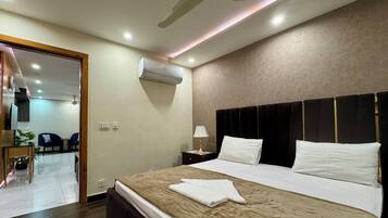 2 bedrooms, iron/ironing board, free WiFi, bed sheets