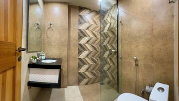 Dusche, Handtücher, Seife, Shampoo