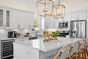 Fridge, microwave, oven, stovetop - StayNaples: Screened, Heated Private Pool, w/Outdoor Seats near Vanderbilt Beach (Naples)