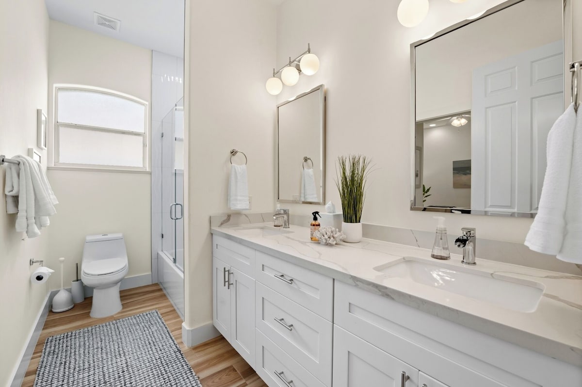 Photo 18 of StayNaples: Screened, Heated Private Pool, w/Outdoor Seats near Vanderbilt Beach