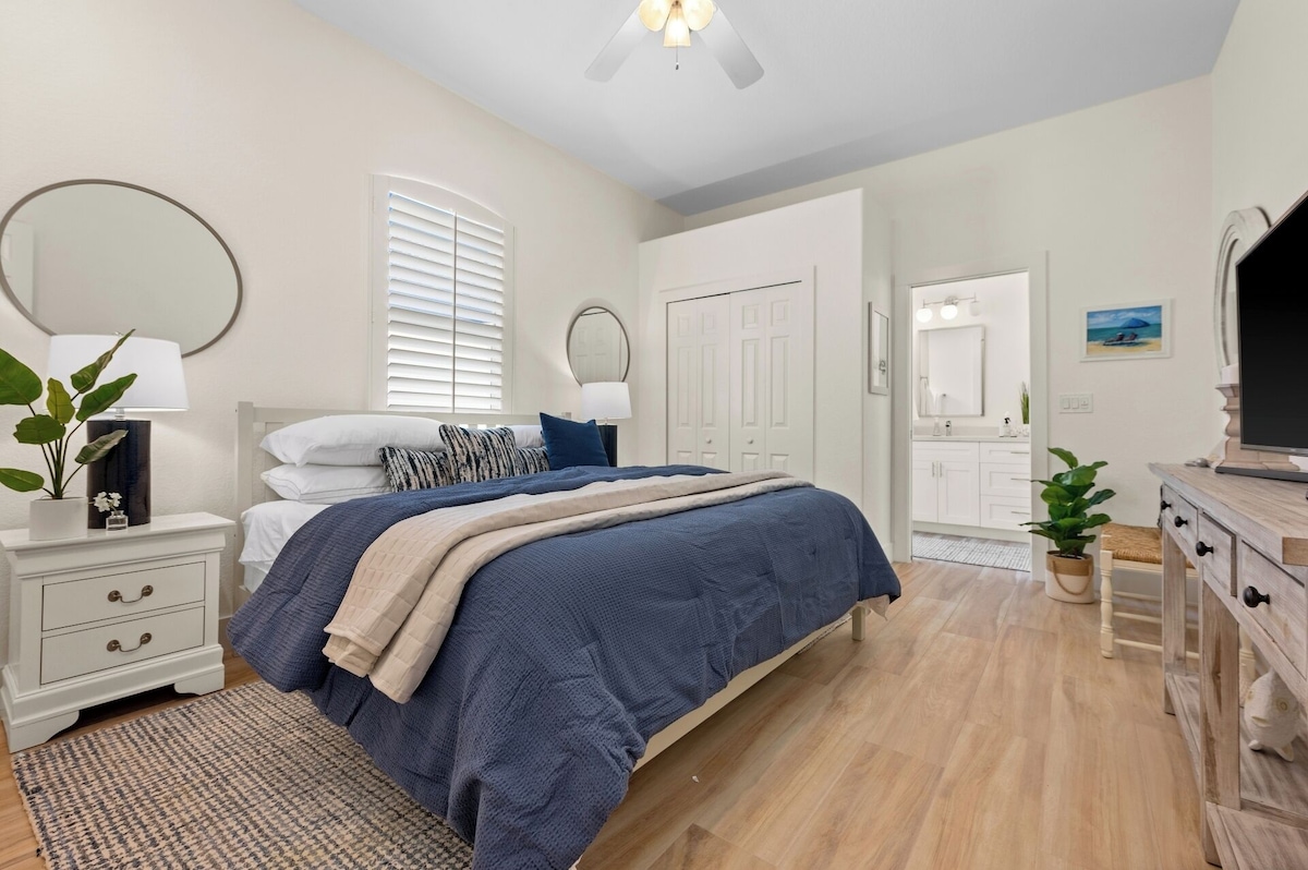 Photo 17 of StayNaples: Screened, Heated Private Pool, w/Outdoor Seats near Vanderbilt Beach