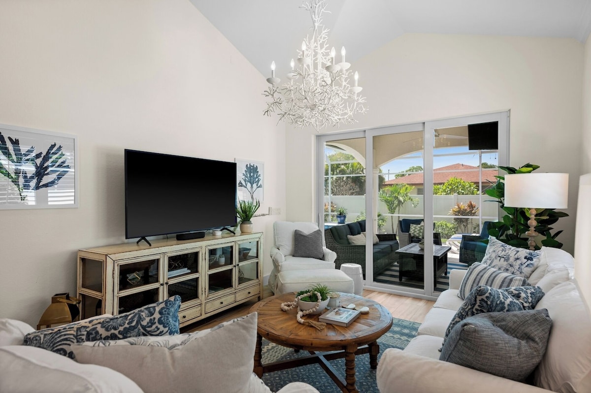 Photo 4 of StayNaples: Screened, Heated Private Pool, w/Outdoor Seats near Vanderbilt Beach