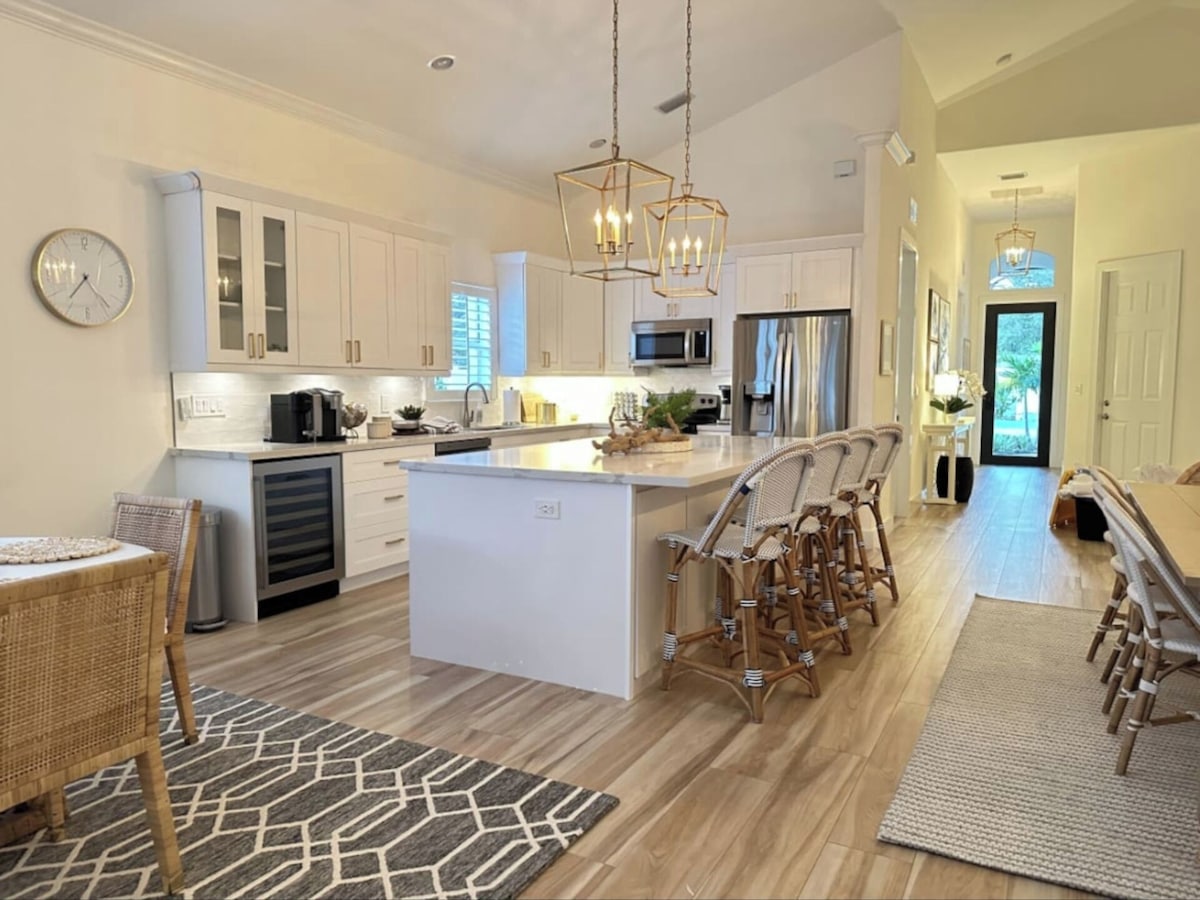 Photo 5 of StayNaples: Screened, Heated Private Pool, w/Outdoor Seats near Vanderbilt Beach