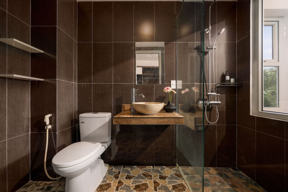 Shower, free toiletries, hair dryer, slippers