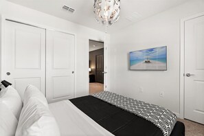 5 bedrooms, iron/ironing board, WiFi, bed sheets