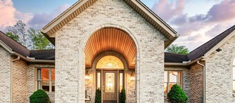 Blissful Mountain Getaway - Manor on 46 acres