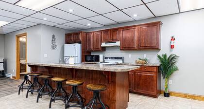 Blissful Mountain Getaway - Manor on 46 acres