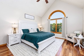 Travel cot, WiFi, bed sheets