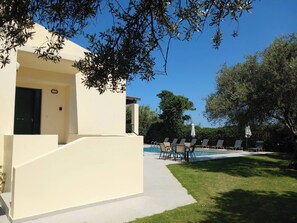 Pool - Anna Maria Villa,Pirgos-Villas, 300mFrom The Sea (Pirgos Psilonerou)