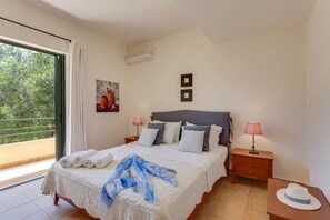 4 chambres, fer et planche à repasser, accès à Internet, literie fournie