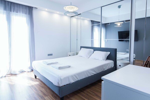 3 habitaciones, escritorio, tabla de planchar con plancha y wifi 