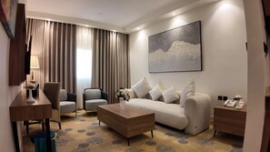 Suíte júnior, 1 cama King, cozinha americana, no andar executivo | Sala de reunião