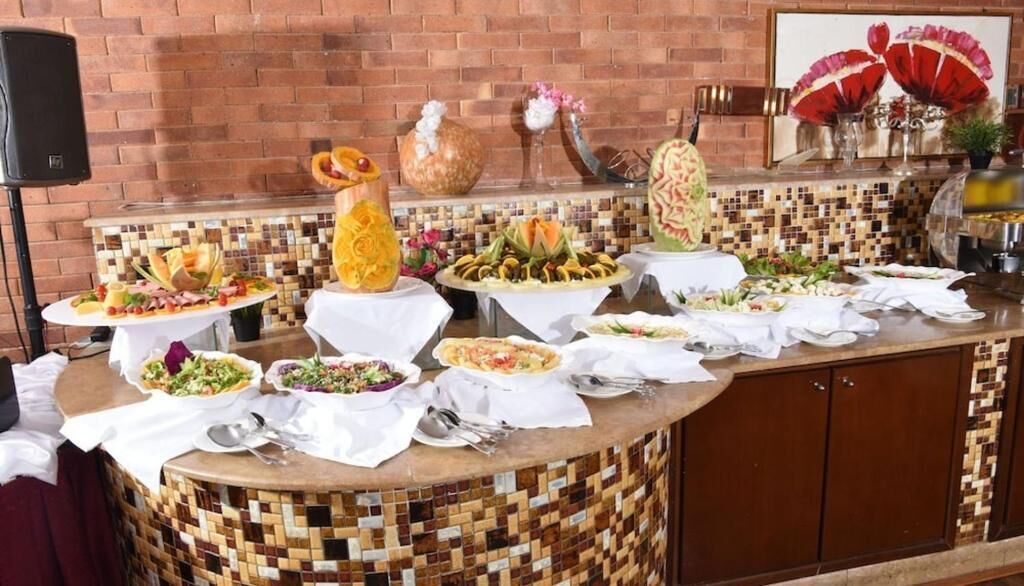 Tägliches Frühstücksbuffet (35 SAR pro Person)