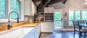 Owl Brook: Creekside Mid-Century Escape