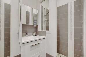 Apartment | Bathroom