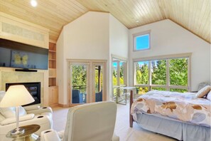 5 habitaciones, escritorio y tabla de planchar con plancha 