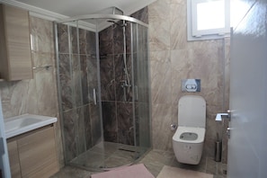 Chalet Confort, vistas a la montaña | Baño | Artículos de higiene personal gratuitos, secador de pelo y zapatillas