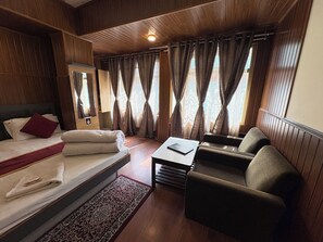Free WiFi, bed sheets - Hotel Marvel International & Restaurant (Darjeeling)