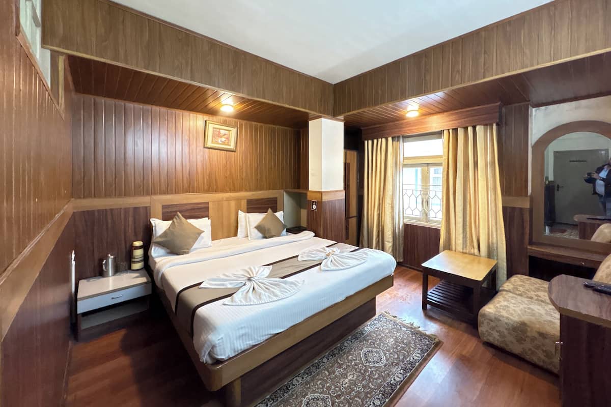 Quarto casal luxo, vista para a cidade | Wi-Fi de cortesia, roupa de cama