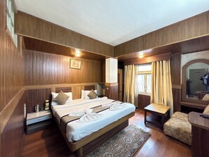 Quarto casal luxo, vista para a cidade | Wi-Fi de cortesia, roupa de cama