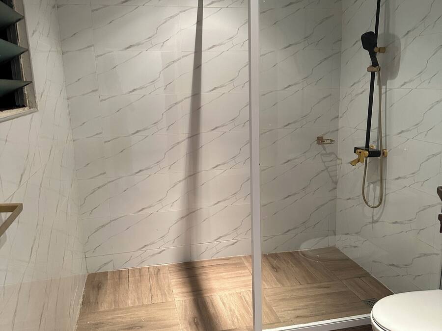 Deluxe Double Room, City View | Bathroom | Shower, towels, soap, shampoo