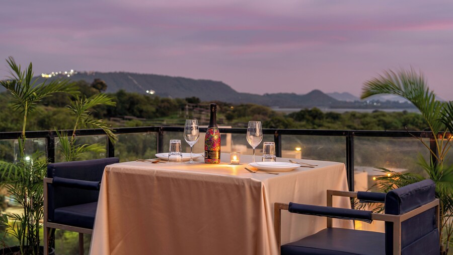 The Colonial Hotel Lake View Rooms