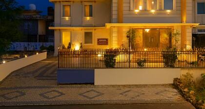 The Colonial Hotel Lake View Rooms