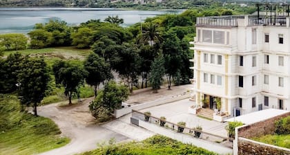 The Colonial Hotel Lake View Rooms