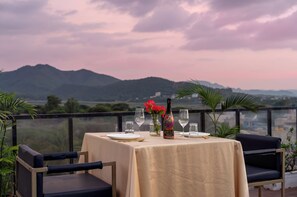 Restaurant - The Colonial Hotel Lake View Rooms (Udaipur)