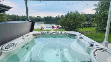 Bain à remous extérieur