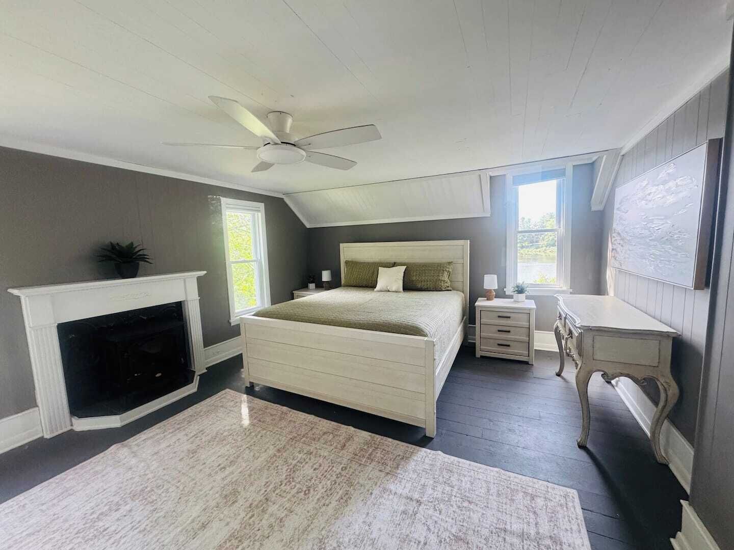 3 bedrooms, desk, iron/ironing board, travel cot