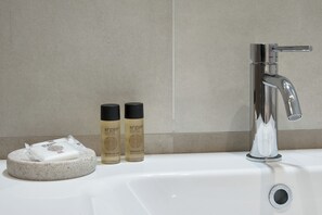 Dusche, Haartrockner, Bidet, Handtücher