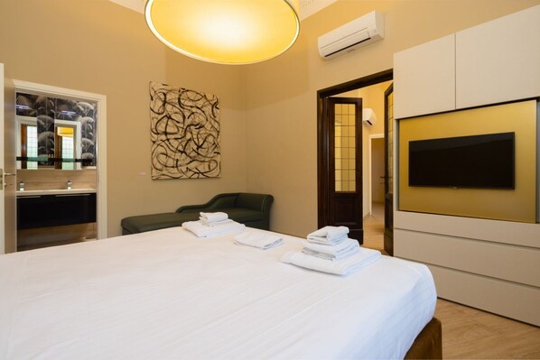 2 bedrooms, iron/ironing board