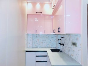 Suite Studio Luxe, vue cour intérieure | Cuisine privée