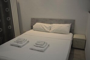 1 makuuhuone, silitysrauta/-lauta, vuodevaatteet