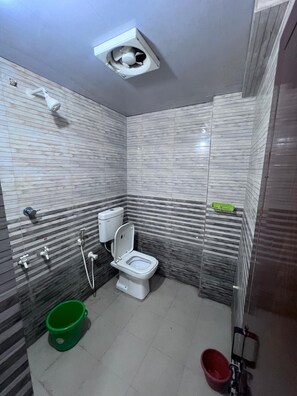 Dusche, Handtücher, Seife, Toilettenpapier