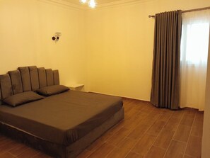 3 chambres, fer et planche à repasser, Wi-Fi, draps fournis