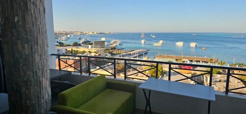 Sea view apartment 3 bedrooms in Hurghada Red Sea Governorate with AC