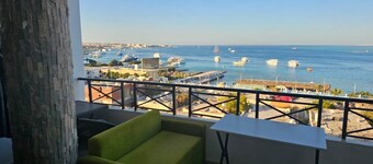 Sea view apartment 3 bedrooms in Hurghada Red Sea Governorate with AC