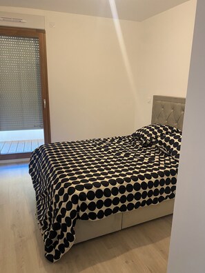 2 bedrooms, WiFi, bed sheets