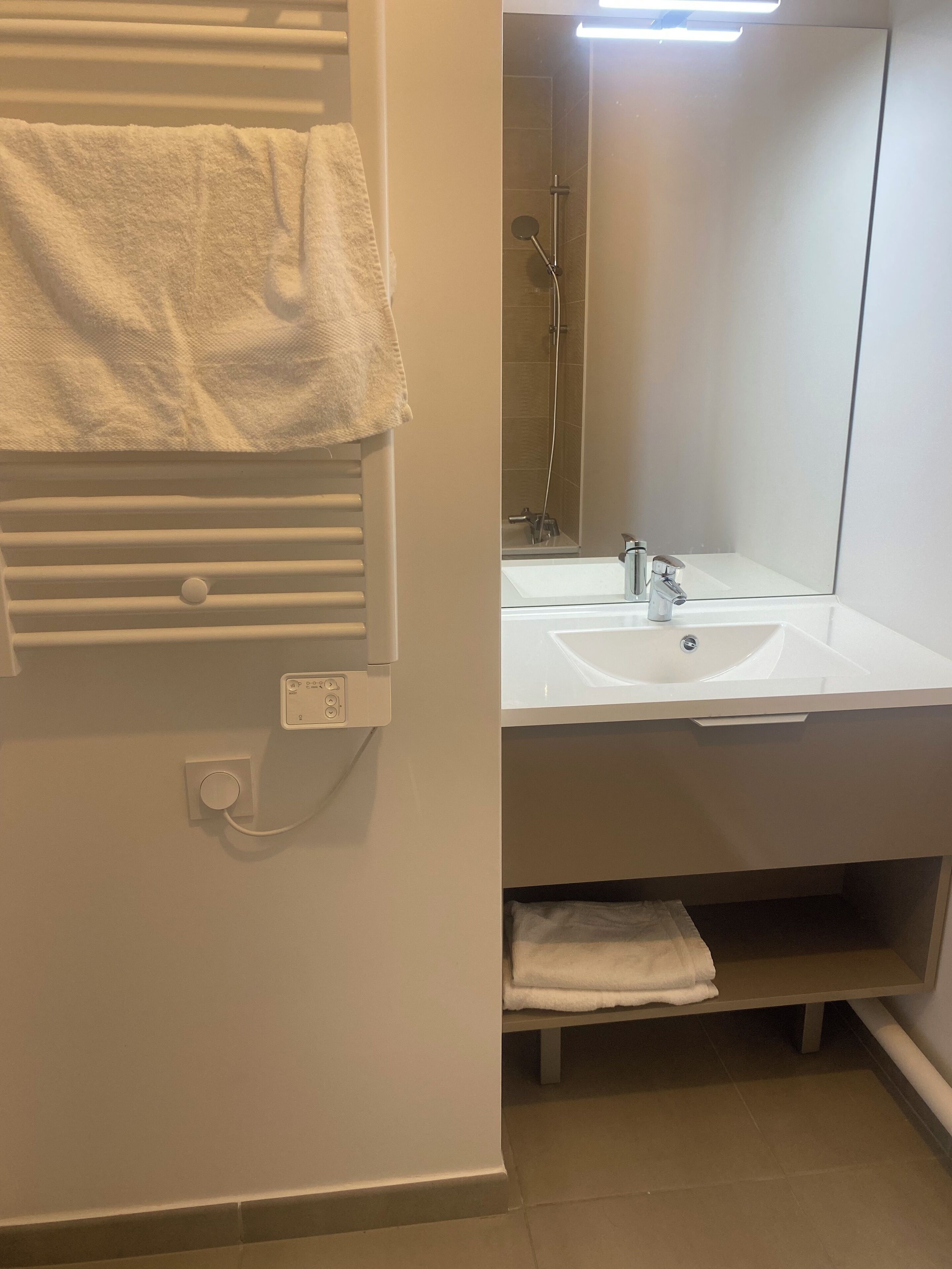 Serviettes fournies, savon, papier toilette