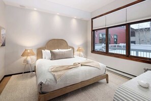 1 bedroom, iron/ironing board, WiFi, bed sheets - Apres Chic at Howelson Place (Steamboat Springs)