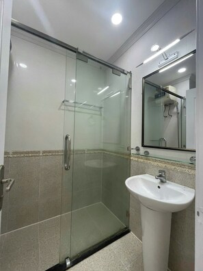 Apartment, City View | Bathroom | Hair dryer, towels, soap, shampoo - Nam Son Luxstay SG (Tan Phong)