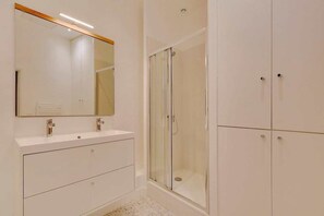 Douche, séchoir à cheveux