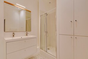 تجهيزات دش، مجففات شعر، مناشف