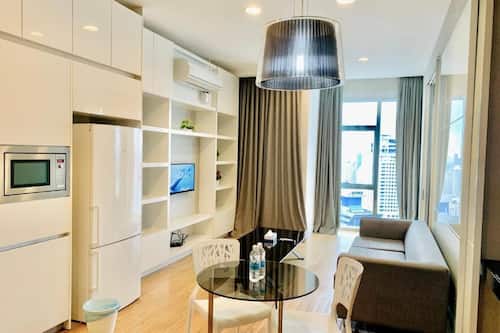 Comfort Apartment, 1 Bedroom, City View | Living area