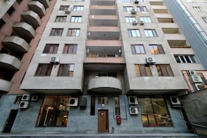 Exterior - Hin Yerevantsi Apartment by Luxe Group (Yerevan)